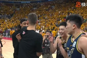 188金宝博体育官方入口-1650万球员仅得5分，还笑着祝贺张皓嘉，京蜜:买你不如买更好外援
