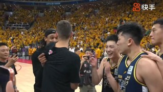 188金宝博体育官方入口-1650万球员仅得5分，还笑着祝贺张皓嘉，京蜜:买你不如买更好外援